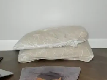 Bigtroublelittlechina  live sex cam