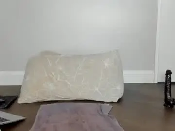 Bigtroublelittlechina  live sex cam
