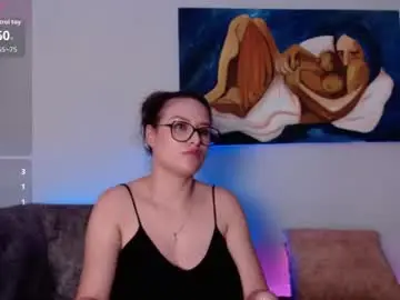Esmeraldahills  live sex cam