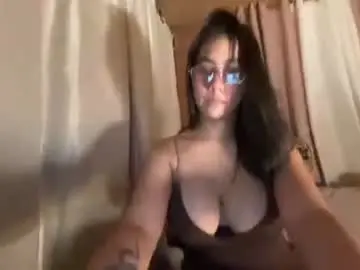 Ur_love_yien  live sex cam