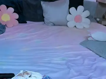 Juicyriley  live sex cam