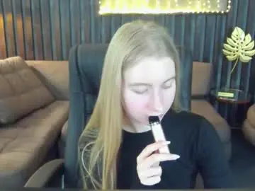 Alina__blonde  live sex cam