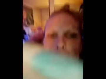 Bossywetpants  live sex cam