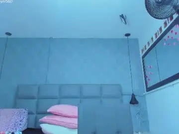 Emilyy_r  live sex cam