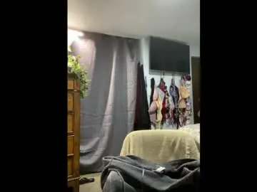 Kreamyk420  live sex cam