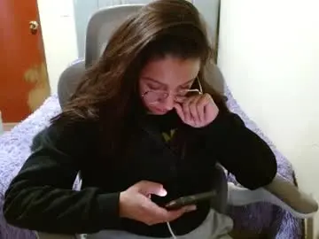 Nia_cop  live sex cam