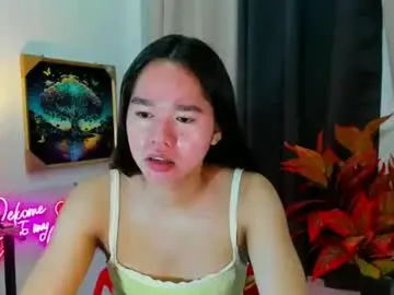 Yourtinybunny  live sex cam