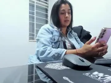 Aylennferreira  live sex cam