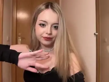 Selenastrip  live sex cam