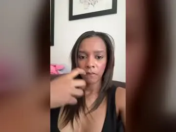 Nanny33  live sex cam