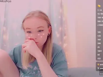 Alicenya  live sex cam