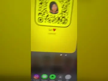 Baddienally31  live sex cam