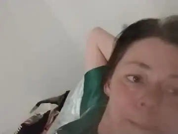 Izzaptpi  live sex cam