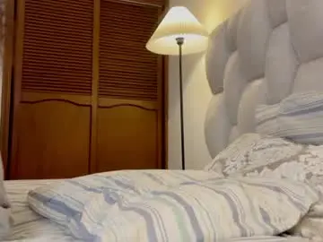 Lilithdoeyes  live sex cam