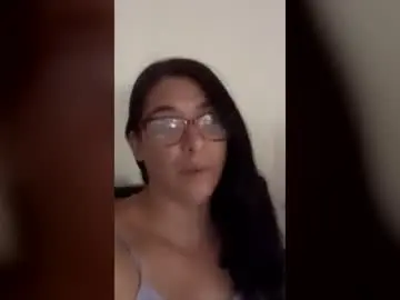 Strangelette69  live sex cam