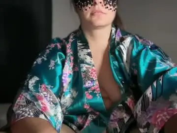 Littleredswan  live sex cam