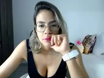 Candydowson1  live sex cam