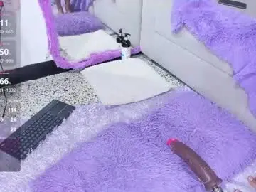 Tyra_pettite  live sex cam