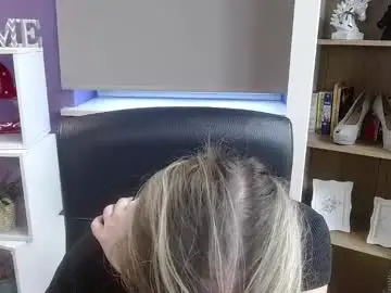 Blackrosezoey  live sex cam