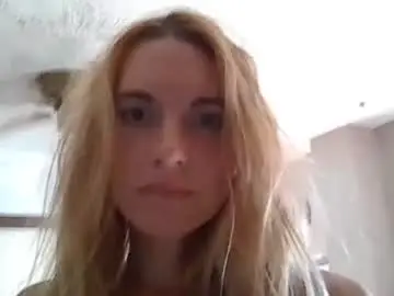 Distortedflower  live sex cam