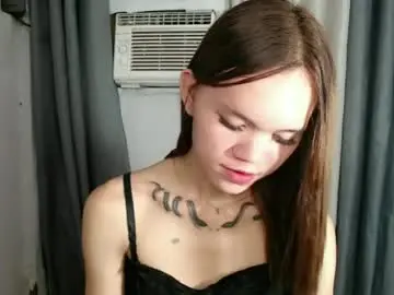 Holy_maxine  live sex cam
