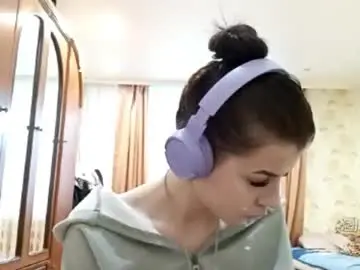 Lenitalaska  live sex cam