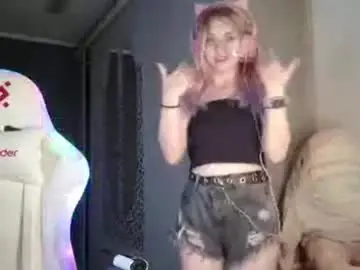 Lomamcmeen  live sex cam
