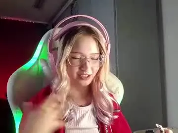 Lomamcmeen  live sex cam