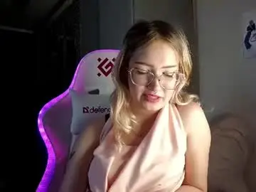 Lomamcmeen  live sex cam