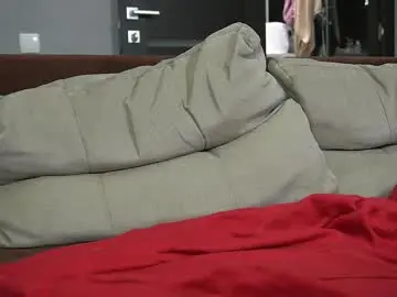 Brunette_from_the_moon  live sex cam