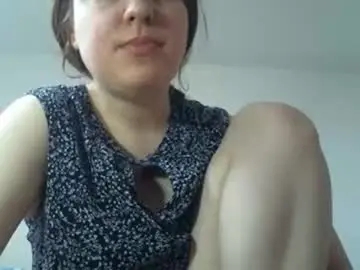 Sexynyu18  live sex cam