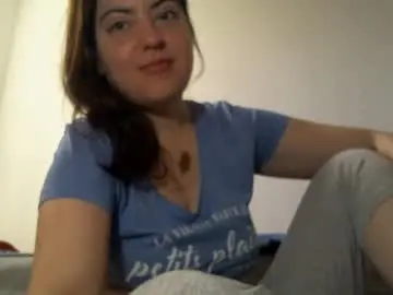 Sexynyu18  live sex cam