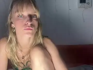 Bendforbaby  live sex cam