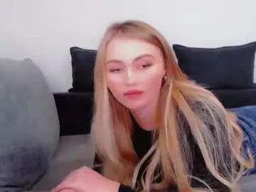 Melani_a  live sex cam