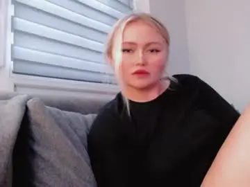Melani_a  live sex cam