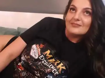 Itsyourlady  live sex cam