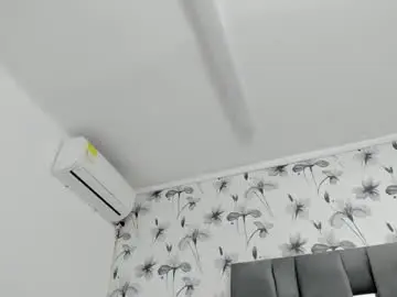 Ebanolily  live sex cam