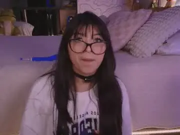 Gummysaurus  live sex cam