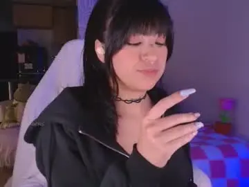 Gummysaurus  live sex cam