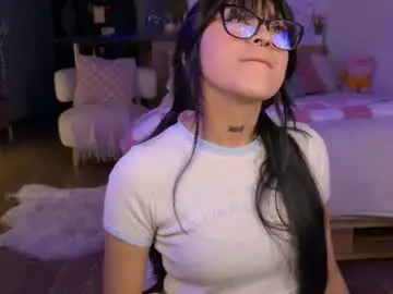 Gummysaurus  live sex cam