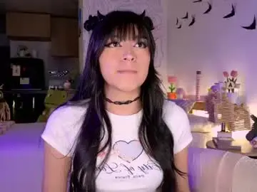 Gummysaurus  live sex cam