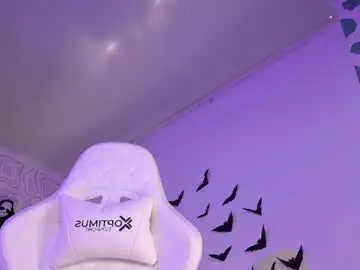 Gummysaurus  live sex cam