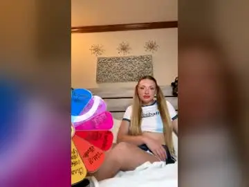 Dirtydaphniadeets  live sex cam