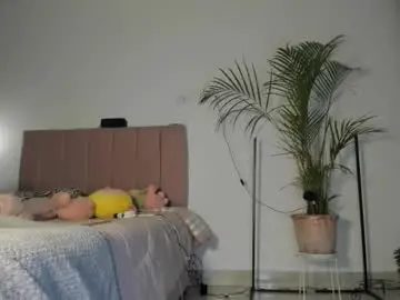 Naomii1020  live sex cam