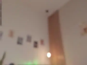 Pawggirl18  live sex cam