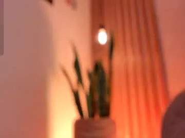 Pawggirl18  live sex cam