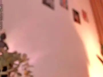 Pawggirl18  live sex cam