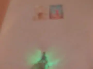 Pawggirl18  live sex cam