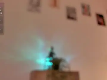Pawggirl18  live sex cam