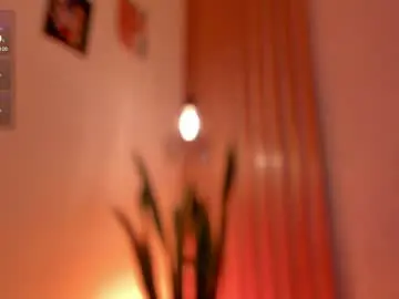 Pawggirl18  live sex cam